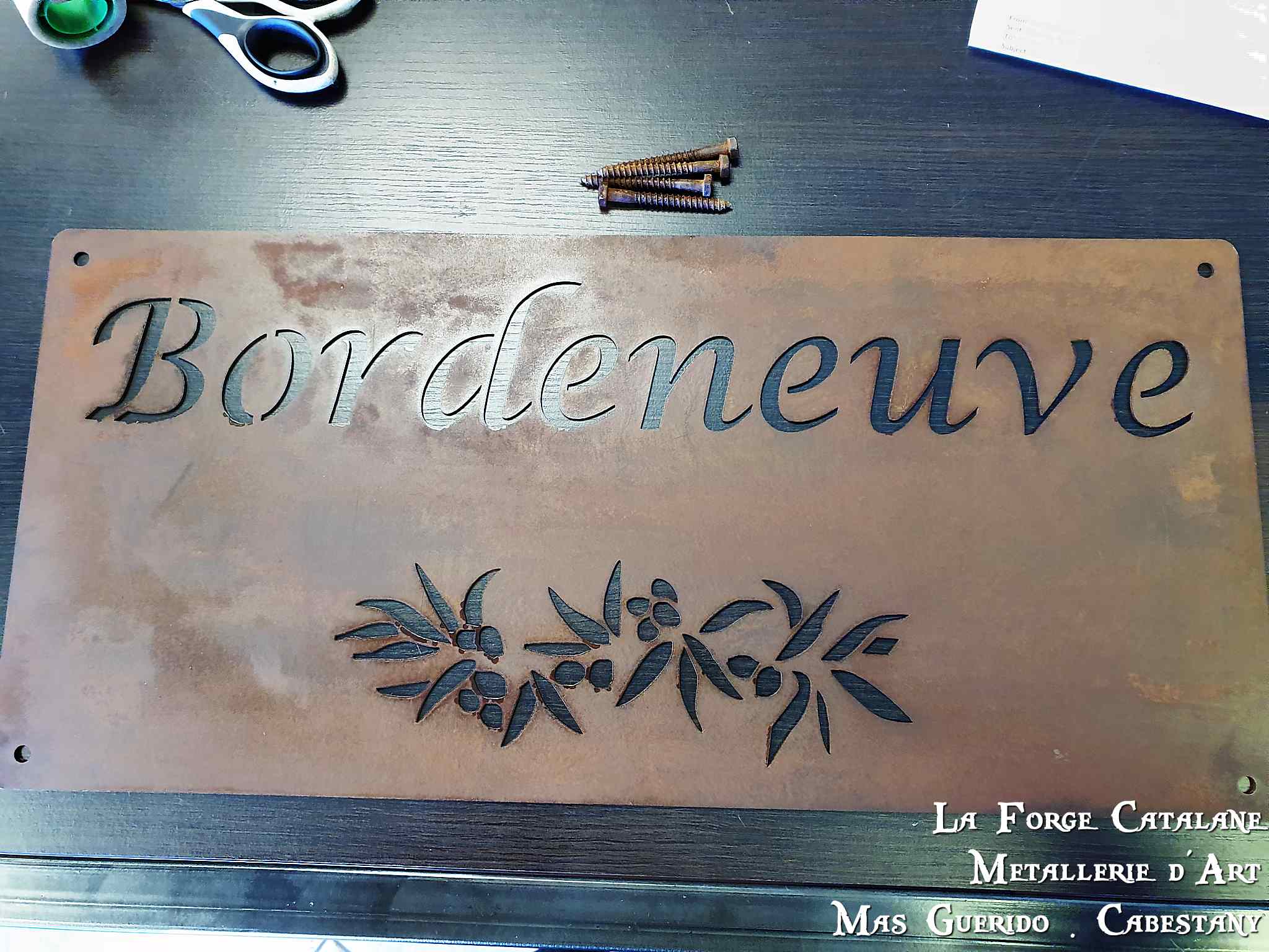 enseigne nom maison decoupe laser forge catalane.jpg